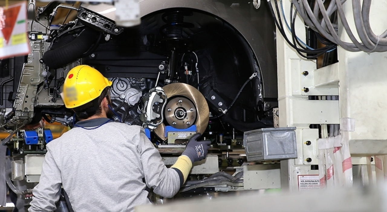 Ağustos ayında otomotiv ihracatı 2,4 milyar dolara yükseldi